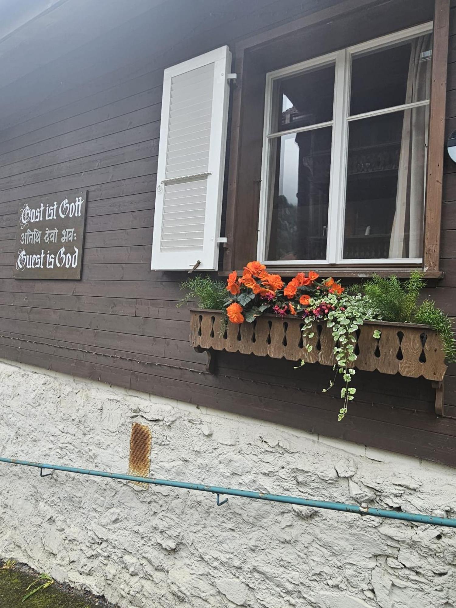 Chalet Maithili Lauterbrunnen -152-Year-Old Majestic Chalet Bagian luar foto